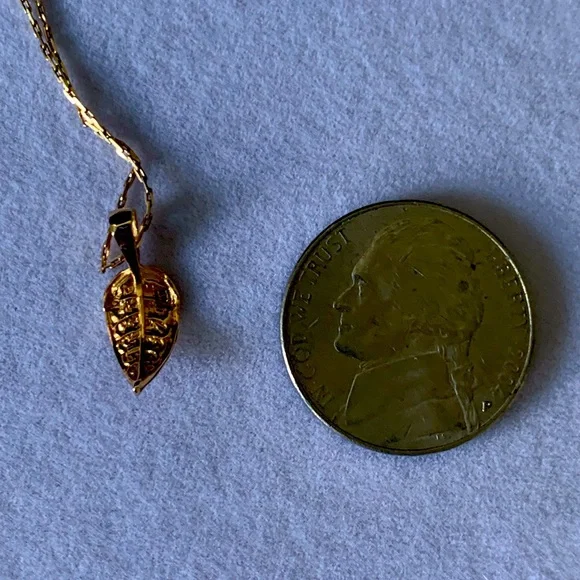 10k gold LEAF pendant necklace - Picture 2 of 5